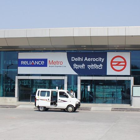 Airport Hotel Edge Home Stay New Delhi Bagian luar foto