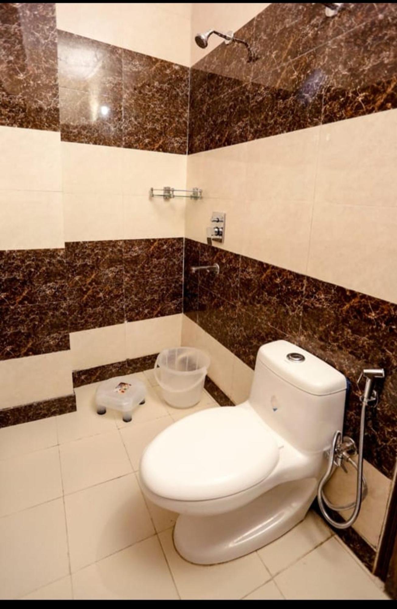 Airport Hotel Edge Home Stay New Delhi Bagian luar foto