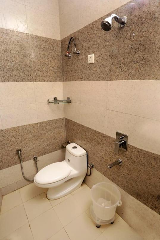 Airport Hotel Edge Home Stay New Delhi Bagian luar foto
