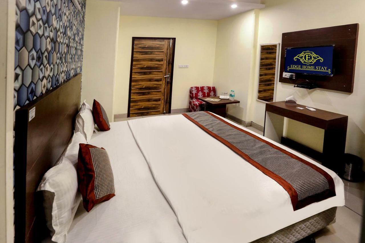 Airport Hotel Edge Home Stay New Delhi Bagian luar foto