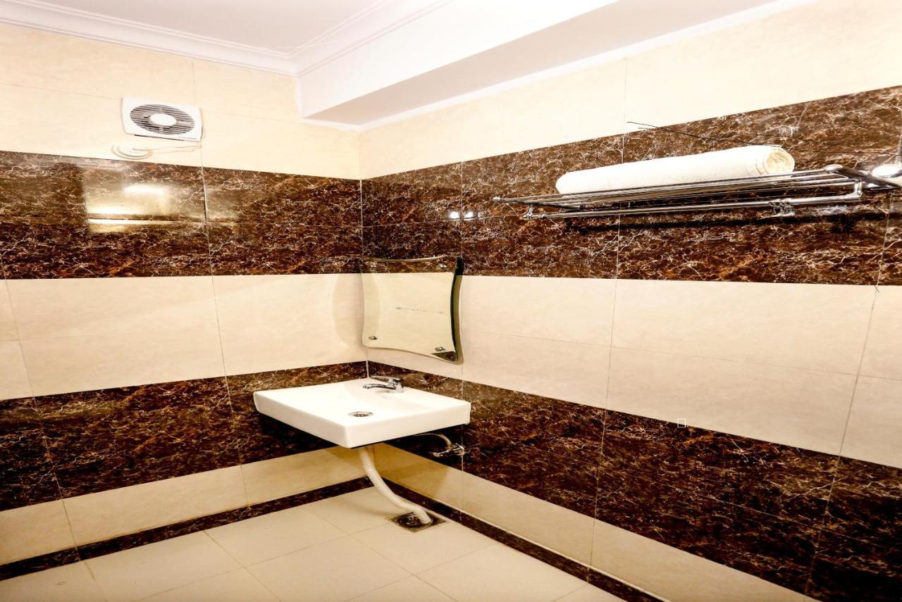 Airport Hotel Edge Home Stay New Delhi Bagian luar foto